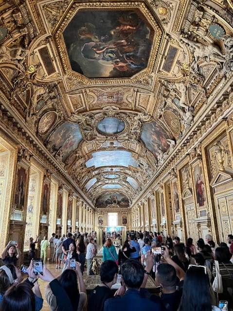 Paris: Guided tour in PORTUGUESE at the Louvre-semi-private - Logistics and Practical Tips