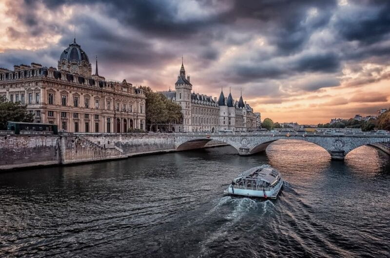 Paris Halloween Walking Tour: Ghost Stories (Small Group) - Price and Logistics: Is It Worth It?