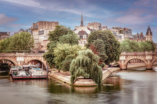 Paris Historic Islands Walk: Seine, Notre Dame & Louvre Views - Discovering Paris’s Historic Heart: An In-Depth Review