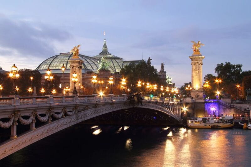 Paris: Illuminations River Cruise with Audio Commentary - The Experience in Detail