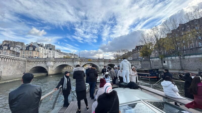 Paris: Illuminations River Cruise with Audio Commentary - FAQ