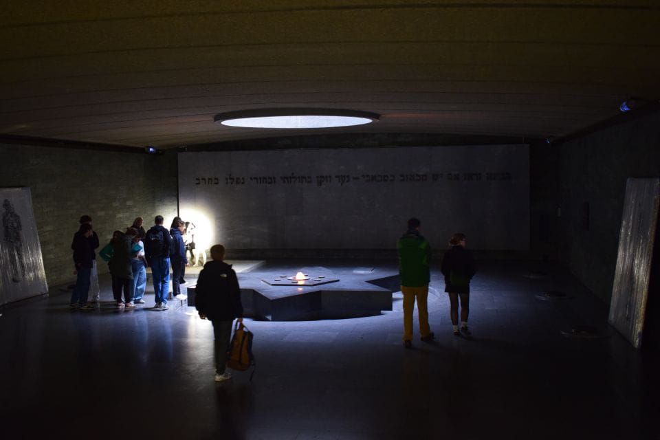 Paris: Le Marais District Jewish History Guided Walking Tour - Shoah Memorial