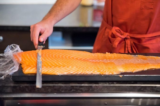 Paris Le Marais District Original Food and Wine Tasting Tour - Exploring Iconic Neighborhood Landmarks