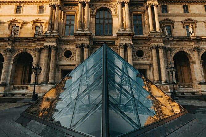 Paris Louvre Museum with 1/2/3 Days HOHO Combos - The Hop-On-Hop-Off Bus: Navigating Paris