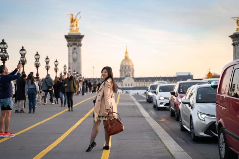 Paris: Louvre photoshoot or Seine bridges Eiffel Tower walk - FAQ