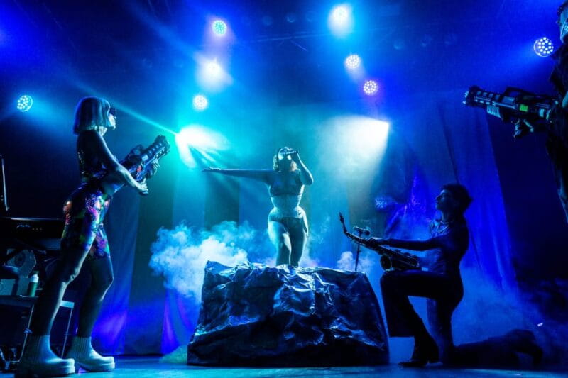 Paris : Madame Arthur Cabaret Show & Club Entry Ticket - FAQs