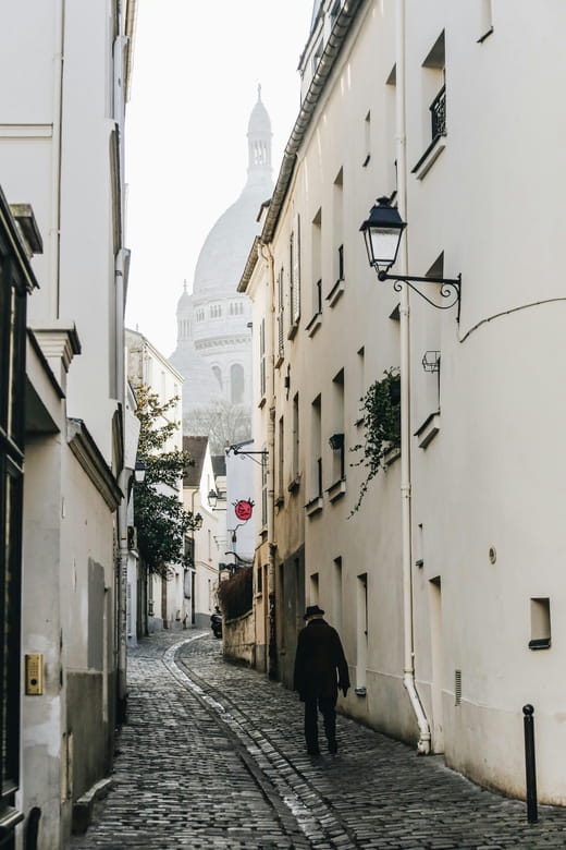 Paris: Montmartre hidden gems walking Tour with Local Guide - Discovering Montmartre’s Spirit: A Walk Through History and Art