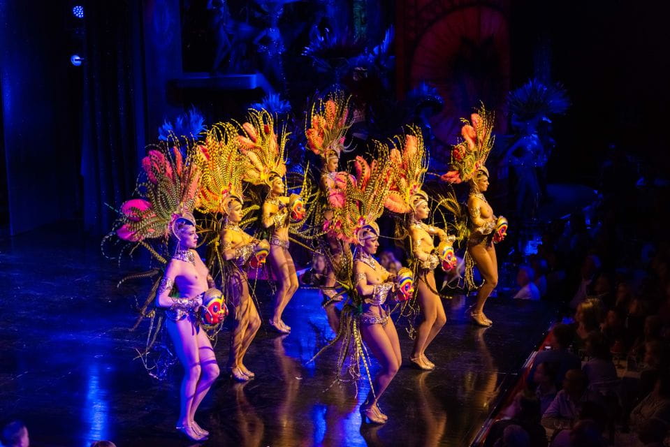 Paris: Moulin Rouge Dinner Show With Return Transportation - Getting to the Moulin Rouge