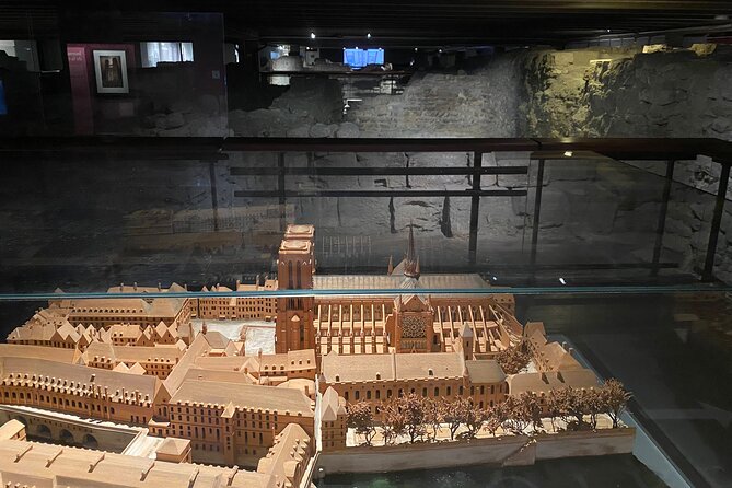 Paris Notre Dame Cathedral Outdoor Walking Tour With Crypt Entry - Cathedral and Crypt Details
