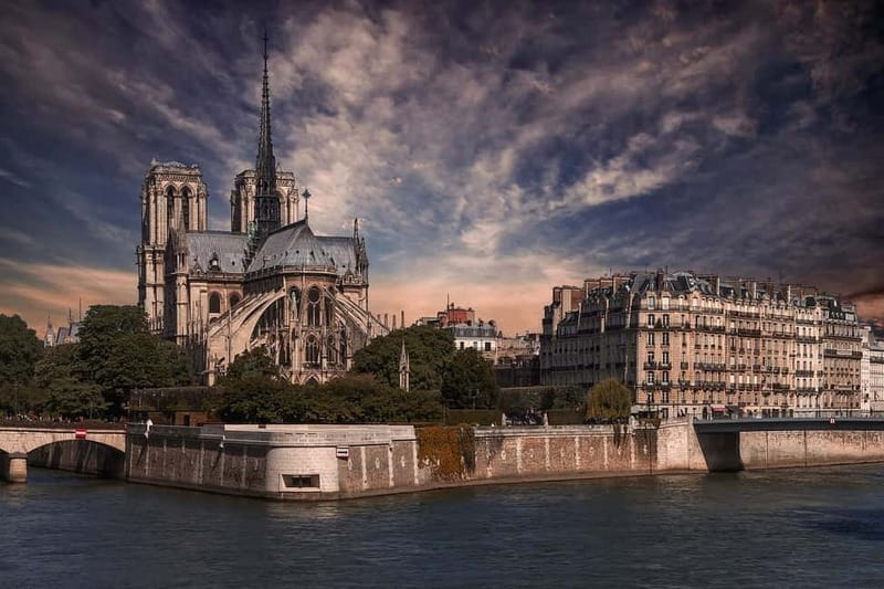 Paris: Notre-Dame Reserved Access with Exterior Guided Tour - Key Points / Takeaways