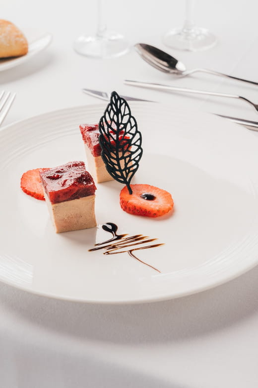 Paris : NYE Special Diner Cruise on the Seine River - Key Points / Takeaways