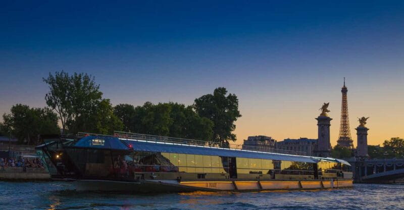 Paris : NYE Special Diner Cruise on the Seine River - FAQ