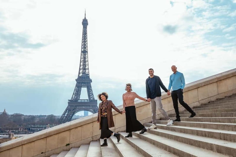 Paris photographer 1 hour near the Eiffel Tower or in Paris - A Deep Dive into the Paris Photography Experience