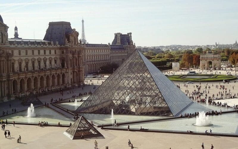 Paris: Private Full or Half-Day Sightseeing Tour with Local - Key points / Takeaways