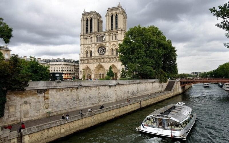 Paris: Private Full or Half-Day Sightseeing Tour with Local - Exploring Paris with a Private Guide: A Comprehensive Review
