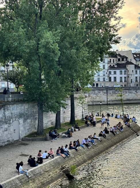 Paris: Private Guided Tour with a Local in English/Russian - Key points / Takeaways