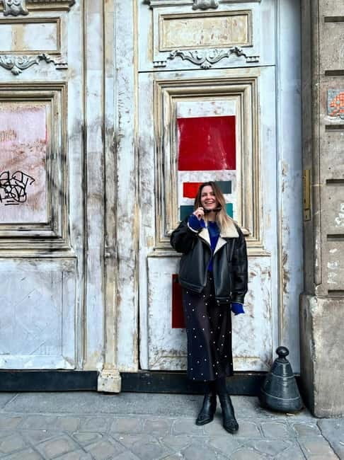 Paris: Private Guided Tour with a Local in English/Russian - Exploring the Parisian Neighborhoods and Landmarks