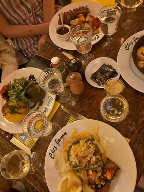 Paris: Private Guided Tour with a Local in English/Russian - Practicalities: What to Expect and Tips for Travelers