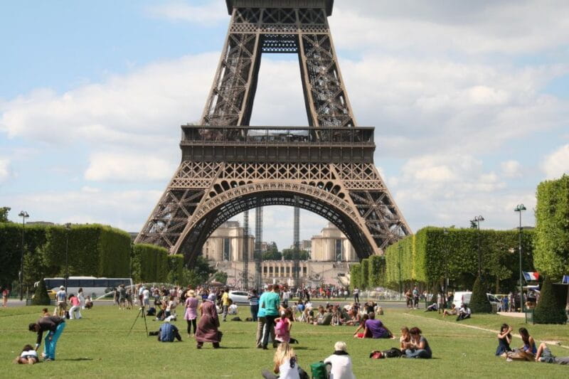 Paris: Private Tour with a Local Guide - Why This Tour Works for Different Travelers