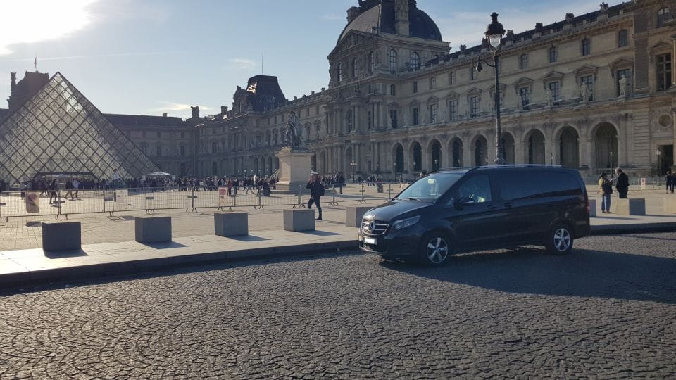 Paris: Private Transfer From CDG Airport to Paris - Welcome by Driver