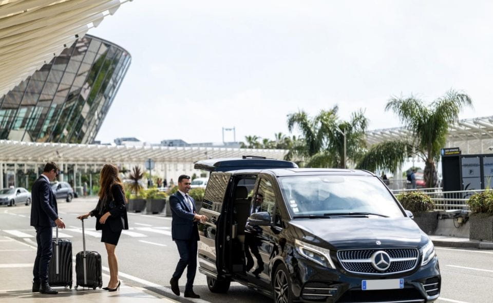 Paris: Private Transfer to Charles De Gaulle Airport - Convenient One-Way Transfer