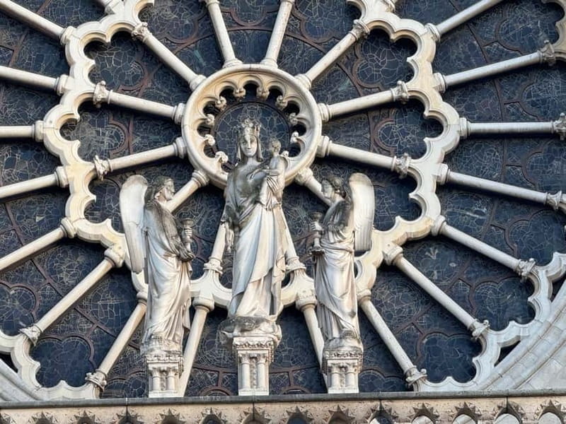 Paris: Private Walking Tour with Notre Dame Medal - Introducing a Personalized Parisian Experience: The Private Tour with Notre Dame Medal