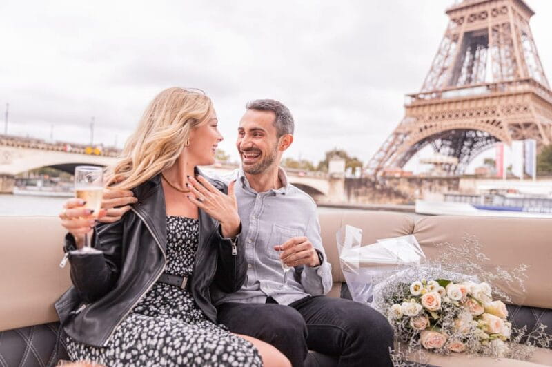 Paris Proposal / Private River Cruise + Photographer 1h - A Private Seine Cruise for a Proposal: What to Expect