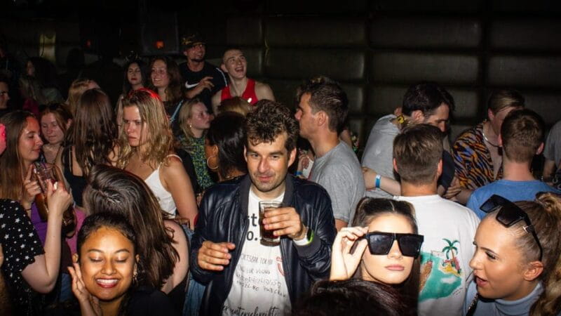 Paris: Pub Crawl with Shots and Nightclub Entry - Exploring the Bars: What to Expect