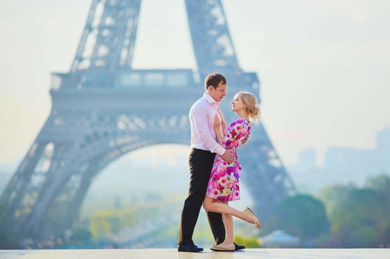 Paris: Romantic Couple Photoshoot (with flower bouquet!) - Introduction: A Romantic Snapshot of Paris