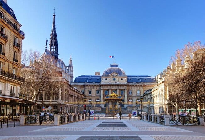 Paris Scavenger Hunt and Highlights Self-Guided Tour - An Engaging Way to Explore Paris