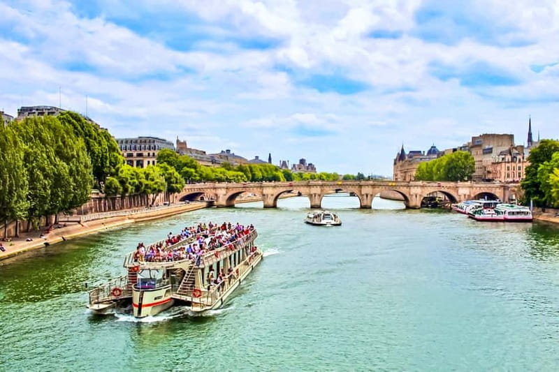 Paris: Seine Cruise & Crepe Tasting near the Eiffel Tower - Experiencing the Seine Cruise: A Closer Look
