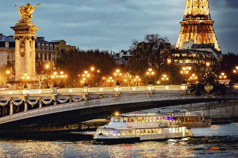 Paris: Seine Dinner Cruise from Eiffel Tower/Liberty Statue - The Dining Experience: French Classics on the Seine