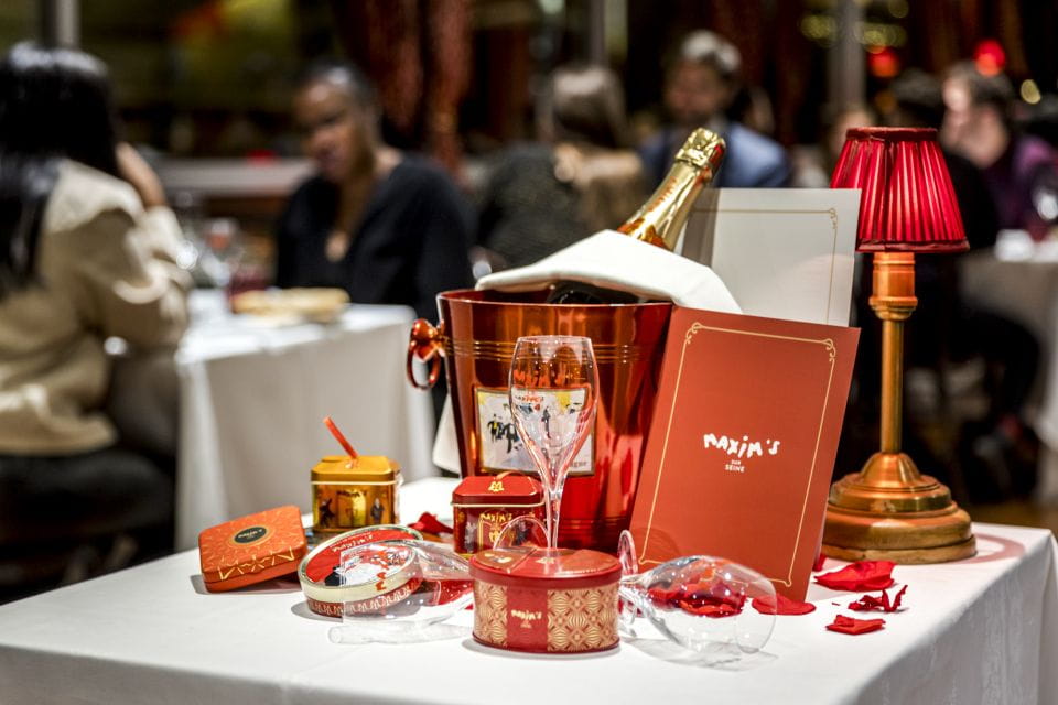 Paris: Seine River Cruise With 3-Course Dinner & Live Music - Scenic Highlights Along the Cruise