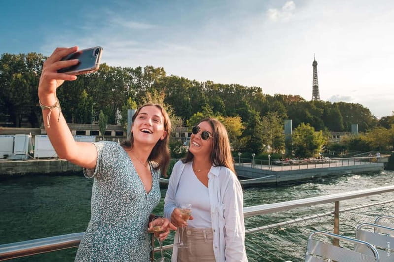 Paris: Seine River Cruise with a Live Guide - The Guides: Making the Experience Special