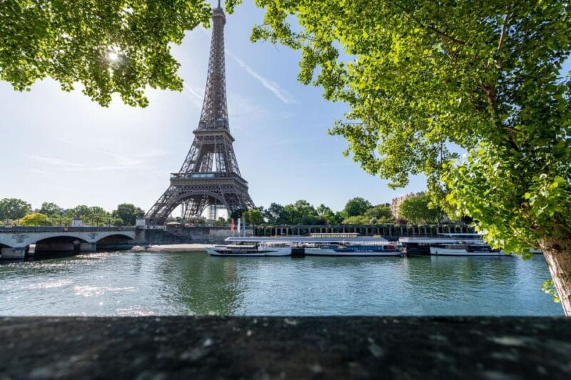 Paris: Seine River Cruise with a Live Guide - FAQ