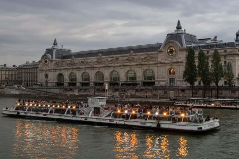 Paris: Seine River Cruise with Meringue or Hot Chocolate - The Sweet Pairing: Hot Chocolate and Meringues