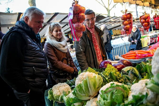 Paris Small Group French Christmas Cooking Class - Setting the Scene: A Cozy Parisian Kitchen