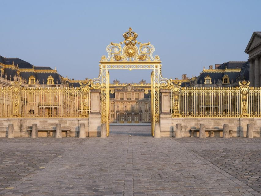 Paris: Transfer to the Palace of Versailles - Key Points
