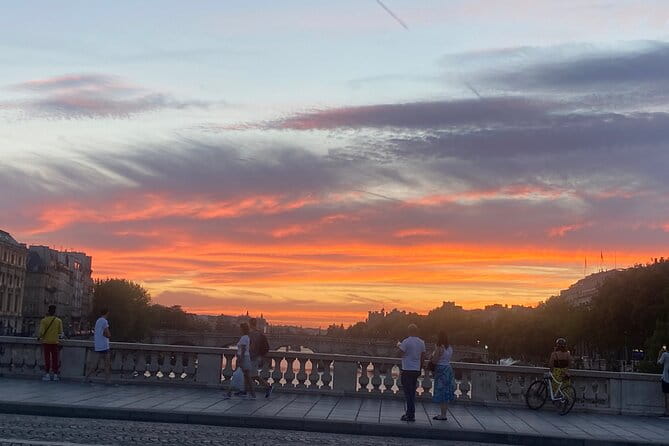 Paris until the heart of the night - Discovering Paris by Night: A Walk through the City of Lights