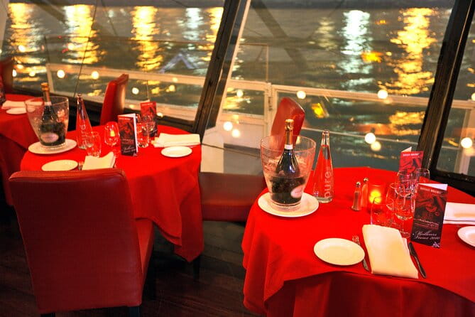 Paris Valentine's Day Dinner Cruise by Bateaux-Mouches - FAQ