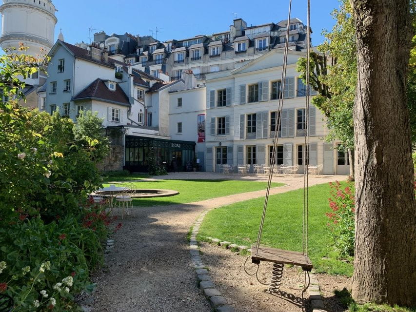 Paris: VIP Montmartre Walking Tour With Private Wine Tasting - Key Points