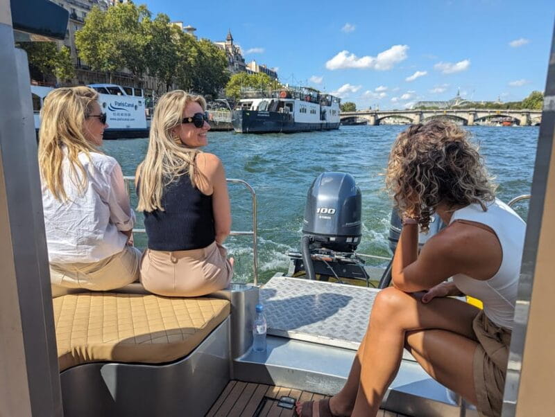 Paris: VIP private cruise on the Seine with champagne and macaroons - A Luxurious Way to See Paris: VIP Private Cruise on the Seine