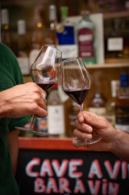 Paris : Wander & Wine - A Montmartre Foodie Adventure - Second Stop: Mastering the Art of Tasting