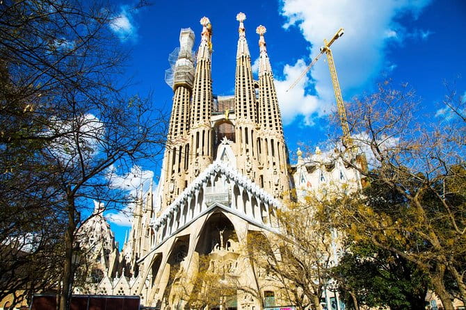 Park Güell and Sagrada Familia Private Tour - Exploring Barcelona’s Architectural Marvels in Depth