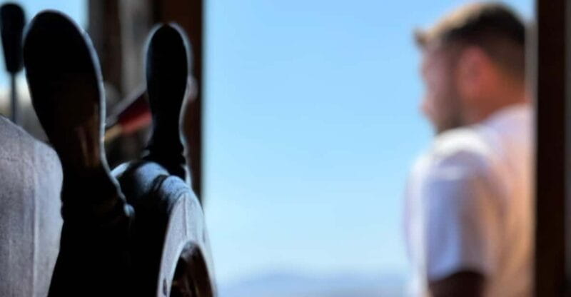 Paros: Highlights Tour with Fishing & Tasting in Naoussa - The Final Stop: A Tiny Church and Stunning Views