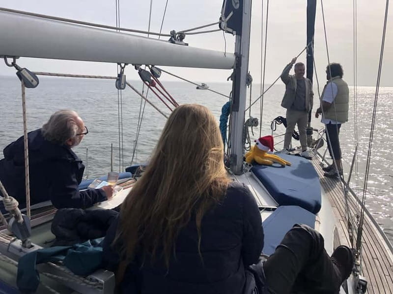 Parque das Nações: Yoga and meditation at sunrise aboard a sailboat! - An In-Depth Look at the Sunrise Yoga Experience in Parque das Nações