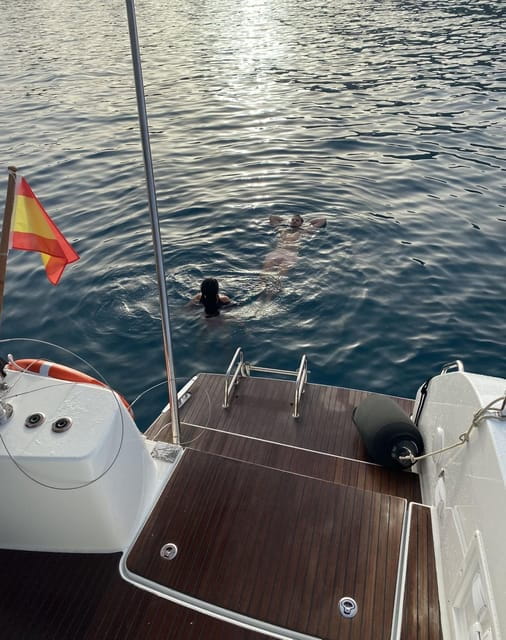 Pasito Blanco: Private catamaran excursion with food & drink - FAQs