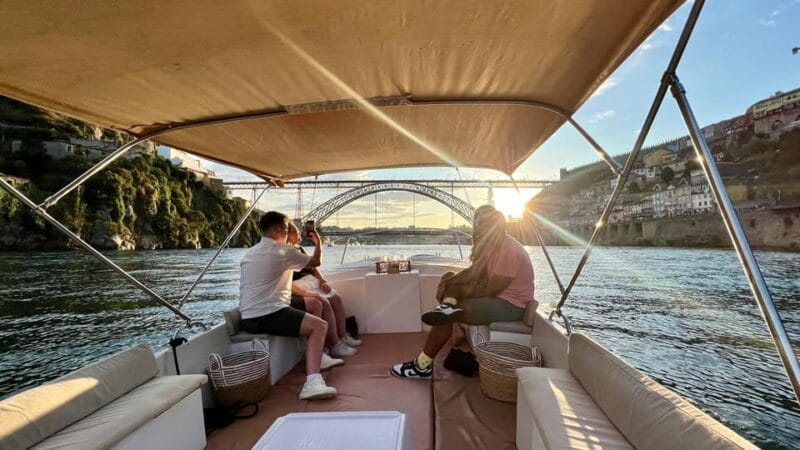 Passeio Barco 6 Pontes Douro com degustação vinho do Porto - Discovering Porto from the Douro: An In-Depth Review