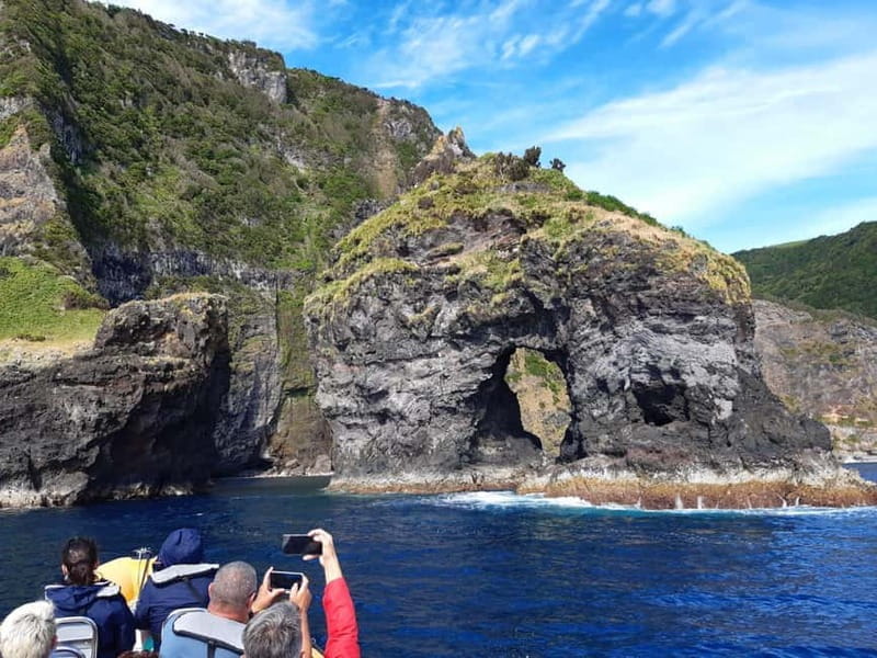 Passeios Turísticos: Trip to Corvo by Boat - Setting Out from Flores: A Scenic Start