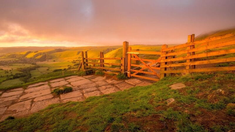 Peak District (Yorkshire): Online Road Trip Guidebook - Who Should Consider This Guide?